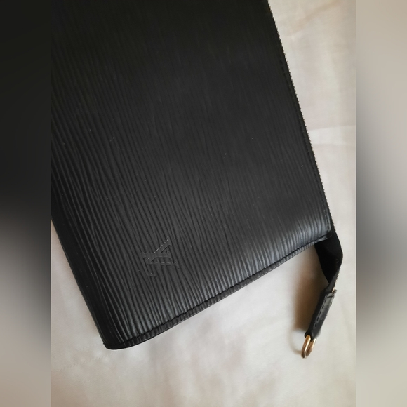 LOUIS VUITTON Epi Leather Pochette Accessoires Black - Picture 15 of 16